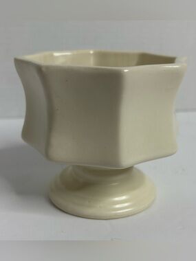 Hull USA F8 Ivory Hexagonal Pedestal Ceramic Planter